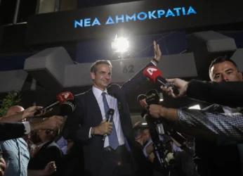 Ψυχρολουσία: Στον ‘πάγο’ οι αυξήσεις μισθών που έταξε ο Μητσοτάκης προεκλογικά!
