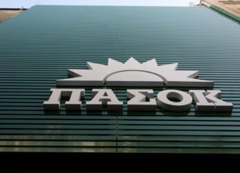 Σοκ και θλίψη στο ΠΑΣΟΚ: Πέθανε ο πρώην υπουργός και ιδρυτικό στέλεχος του κόμματος, Χρήστος Οικονόμου
