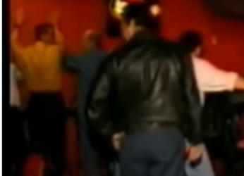 Live έφοδος αστυνομικών σε strip club: Όπλα, ναρκωτικά και συλλήψεις!