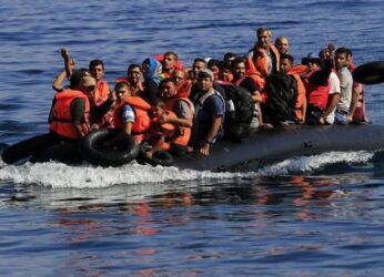 Εισβολή παράτυπων μεταναστών σε ακτή της Ρόδου! Δεν τους κατάλαβε κανείς! (Βίντεο)