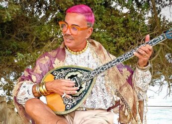 Ο Λάκης Γαβαλάς έλυσε τη σιωπή του: «Έχουμε πολλούς γκέι στη Βουλή και γυναίκες και άντρες»