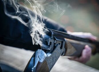 Πυροβολισμοί με έναν νεκρό στον Πειραιά – Ηλικιωμένος άνοιξε πυρ σε πάρκινγκ