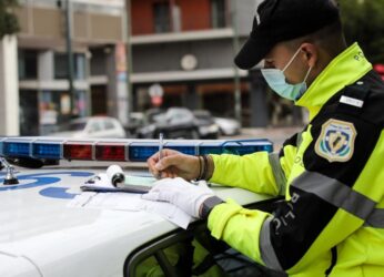 Απίστευτο περιστατικό στη Χαλκιδική: Ηλικιωμένη δάγκωσε αστυνομικό, που πήγε να της κόψει κλήση!