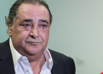 Βασίλης Καρράς: Έκτακτη ανακοίνωση για τον αγαπημένο τραγουδιστή