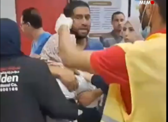 Εικόνες φρίκης στη Γάζα: Γιατρός βλέπει την κόρη της τραυματισμένη στο νοσοκομείο και παθαίνει αμόκ! (Βίντεο)