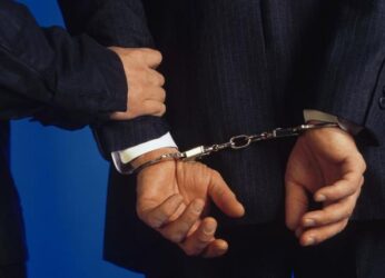 «Βόμβα»: Συνελήφθη γνωστός δικηγόρος και πρώην αντιδήμαρχος των Νοτίων Προαστίων!