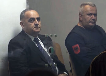 Δίκη Μπελέρη – Απίστευτη πρόκληση: Προπηλάκισαν και έριξαν αυγά σε Έλληνα ομογενή βουλευτή!