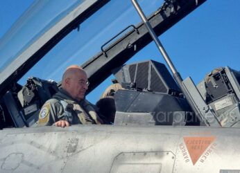 Ο Νίκος Δένδιας πέταξε με F-16 Viper πάνω από το Αιγαίο: «Η Πολεμική μας Αεροπορία αποτρέπει τον αναθεωρητισμό»