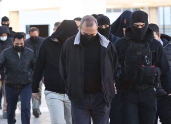 Κολωνός – Προκαλεί ο Ηλίας Μίχος για την 12χρονη: «Ήμουν ερωτευμένος μαζί της…»