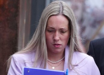 Σάλος: Καθηγήτρια χώρισε και έκανε όργια με μαθητές της!