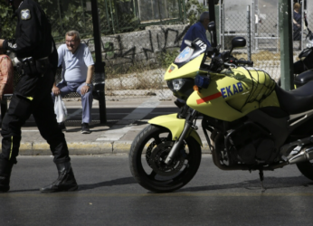 Σοκ στη Θεσσαλονίκη: Αυτοκίνητο παρέσυρε διασώστη του ΕΚΑΒ ενώ επιχειρούσε σε τροχαίο!
