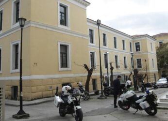 Σάλος: Δίωξη σε βάρος γνωστού δικηγόρου για ξυλοδαρμό της συζύγου του!