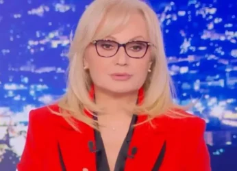Θρήνος για την Αγγελική Νικολούλη: «Αντίο μικρέ μου» – «Μαύρο» καλοκαίρι για την παρουσιάστρια