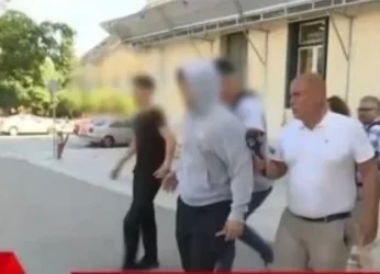 Επίθεση σε 12χρονο μαθητή με φαλτσέτα την ώρα του διαλείμματος: Ένας από αυτούς προσπάθησε να τον ξυρίσει στο μουστάκι!