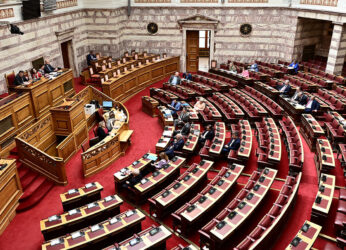 Χαμός στα κοσμικά σαλόνια: Υπουργός ξυλοκόπησε τον σύζυγό της