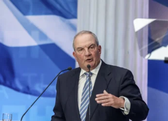«Καταπέλτης» ο Καραμανλής για τη διαγραφή Σαμαρά