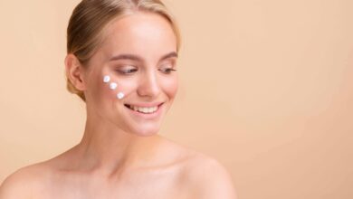 Ανακαλύψτε αποτελεσματικές συμβουλές για τη φροντίδα του δέρματος κατά τους χειμερινούς μήνες, περιλαμβάνοντας μεθόδους όπως botox και άλλες μη επεμβατικές θεραπείες για τη διατήρηση της υγρασίας και της ελαστικότητας του δέρματος