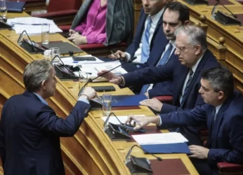 Γερουλάνος – Θεοδωρικάκος: Άγριος καβγάς με απίστευτες εκφράσεις στη Βουλή