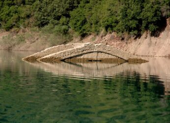Ποιό γεφύρι στην Ελλάδα αποτελεί παγκόσμιο φαινόμενο;