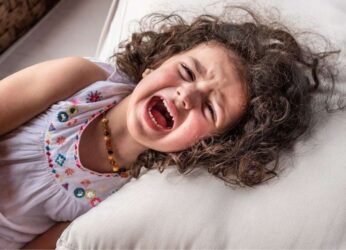 “Terrible Twos”: Τι να κάνετε όταν το παιδί χάνει τον έλεγχο