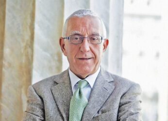 Νικήτας Κακλαμάνης: Το λευκό κορδόνι και η τρέντυ κάλτσα στην παρέλαση που προκάλεσαν σάλο