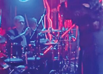 Τα «έσπασε» ο Aνδρέας Λοβέρδος: Ντράμερ σε live γνωστής τραγουδίστριας