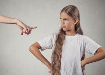 Γονείς, προσέξτε! Αυτές είναι οι 5 συμπεριφορές σας που εκνευρίζουν τα παιδιά