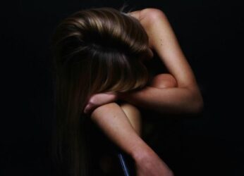 Ανατριχιαστική καταγγελία στα Χανιά: Μητέρα εξέδιδε την ανήλικη κόρη της – Σύλληψη και για τη γιαγιά