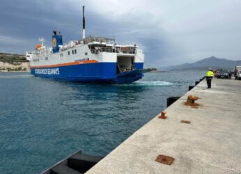 Πανικός στην Πάτμο: Άνδρας πήδηξε από το πλοίο στη θάλασσα