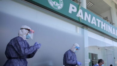 Ο πάγκος του Παναθηναϊκού AKTOR και το τεχνικό επιτελείο σε κατάσταση αναμονής λόγω των κρουσμάτων γρίπης.