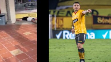 Ο ποδοσφαιριστής Μάριο Πινέιδα με τη φανέλα της Μπαρτσελόνα Σπόρτινγκ Κλουμπ σε αγώνα του πρωταθλήματος Ισημερινού και δίπλα νεκρός αμέσως μετά την εκτέλεσή του