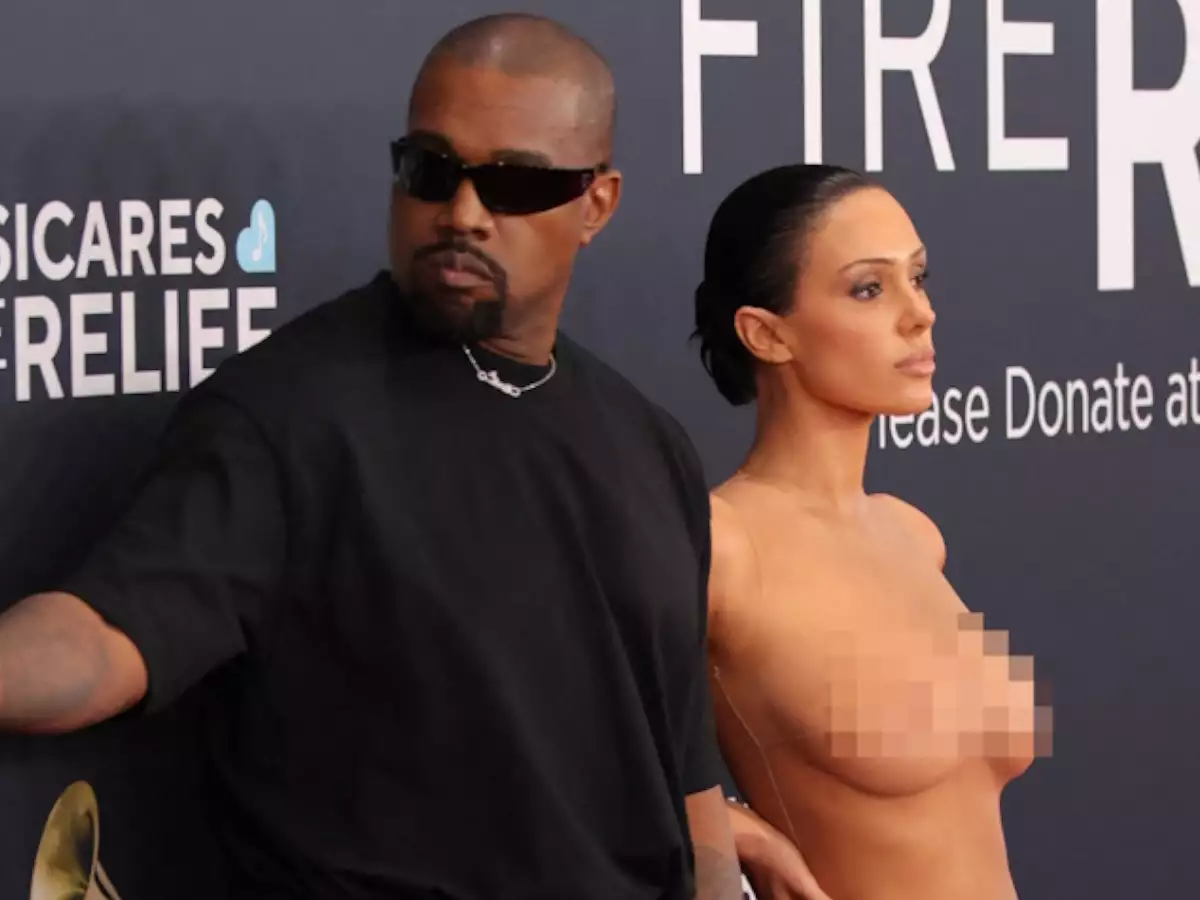 Η Μπιάνκα Σένσορι με αποκαλυπτικό σύνολο δίπλα στον Κάνιε Γουέστ