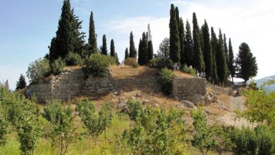 Ερείπια του ιερού της Δέσποινας στην αρχαία Λυκοσούρα Αρκαδίας, την αρχαιότερη πόλη στον κόσμο