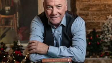 Ρομπέρτο Κάρλος σώζει τον Μένιο Σακελλαρόπουλο στα αποδυτήρια της Ρεάλ Μαδρίτης