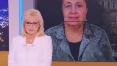 Η Αγγελική Νικολούλη στο πλατό της εκπομπής «Φως στο Τούνελ» κατά τη διάρκεια της έρευνας για την υπόθεση στο Κολωνάκι