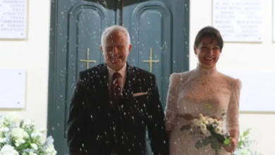 Το ζεύγος Γιάννης Ραγκούσης και Μαρίνα Κοντοτόλη στον γάμο τους