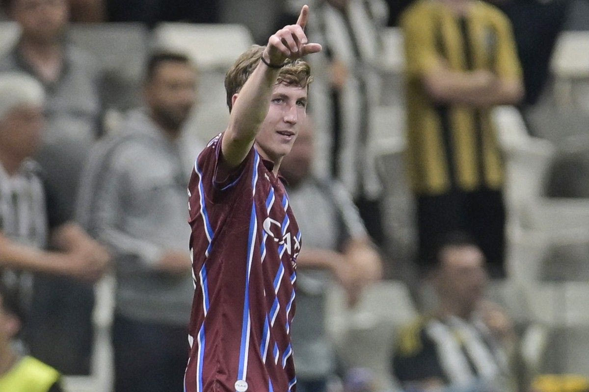 Ο Αργεντινός εξτρέμ Σαντίνο Αντίνο σε δράση με τη φανέλα της Γοδόι Κρουζ, στόχος του Παναθηναϊκού και του Ολυμπιακού