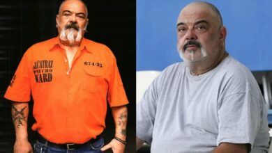 Ο ηθοποιός Στηβ Ντούζος από το κρεβάτι του νοσοκομείου περιτριγυρισμένος από την οικογένειά του