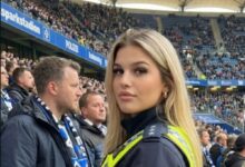 Η εντυπωσιακή αστυνομικός Σάρα στο γήπεδο του Αμβούργου