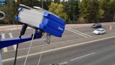 Οι νέες κάμερες παραβίασης ερυθρού σηματοδότη Smart Red Traffic Light εγκατεστημένες σε φανάρι