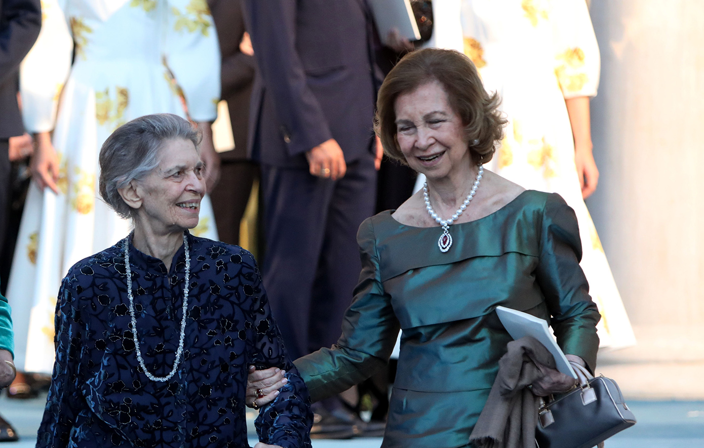 Η Πριγκίπισσα Ειρήνη σε επίσημη εμφάνιση δίπλα στην αδελφή της, Βασίλισσα Σοφία της Ισπανίας