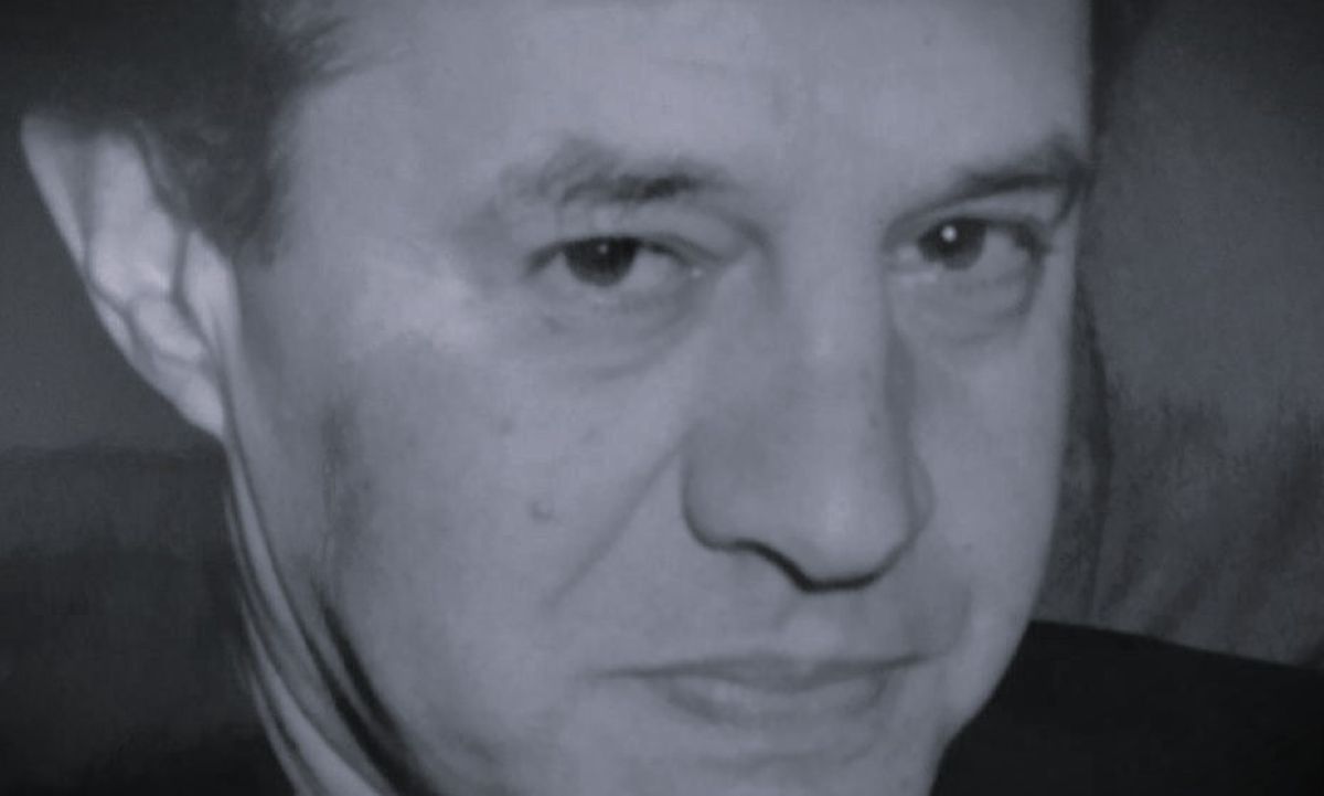 Ασπρόμαυρο πορτρέτο του Θανάση Γρέβια, του ιστορικού στελέχους της Αριστεράς και μάρτυρα της δολοφονίας Λαμπράκη.