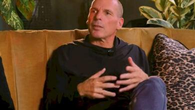 Ο Γιάνης Βαρουφάκης σε συνέντευξη μιλώντας για την Άνγκελα Μέρκελ και το παρελθόν του