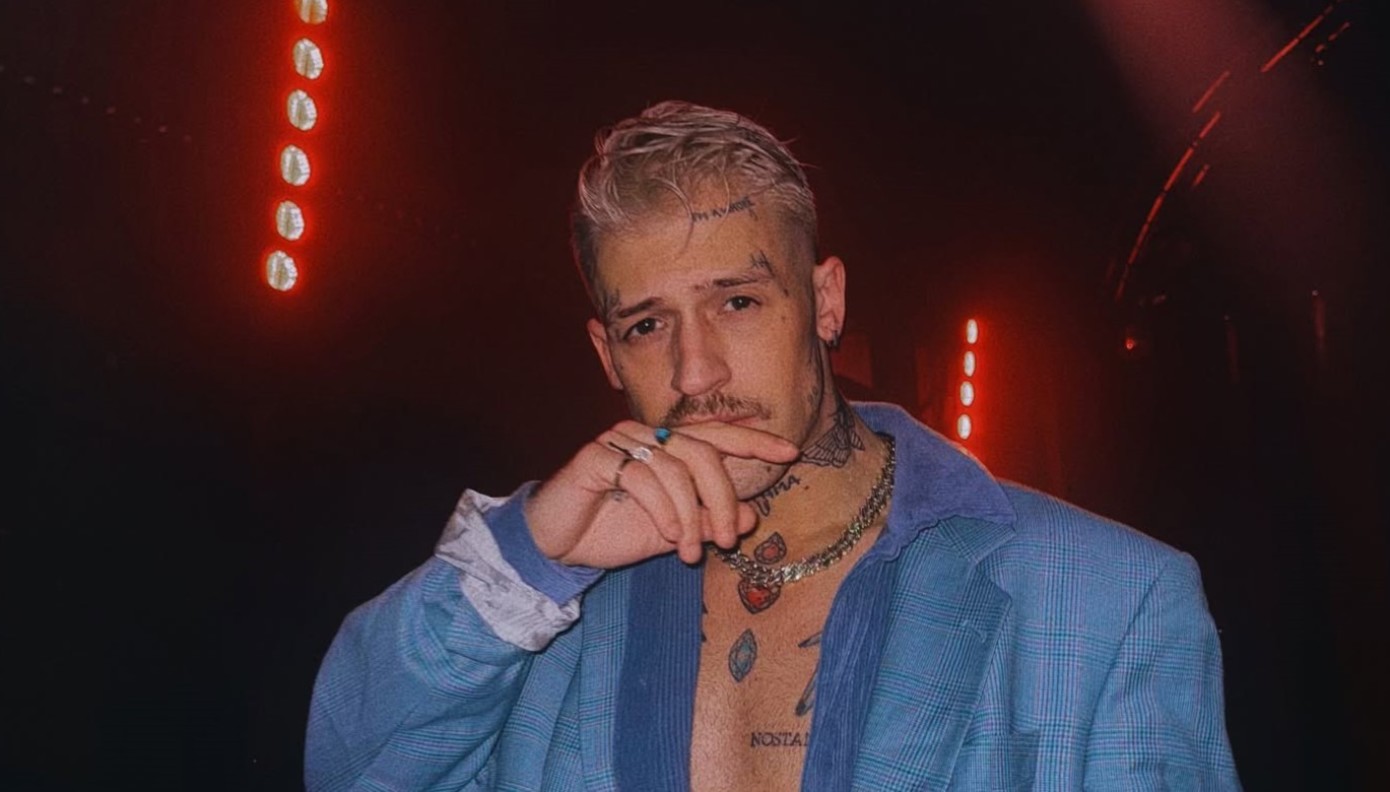 Ο χορογράφος Τάσος Ξιαρχό σε πρόσφατη συνέντευξή του όπου μιλά για κοινωνικά ζητήματα και την προσωπική του ταυτότητα