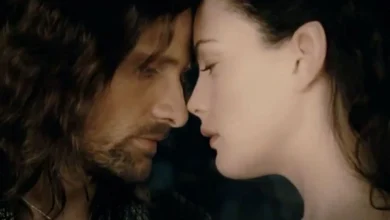 Μια σπάνια στιγμή του Άραγκορν και της Άργουεν από τα παρασκήνια της ταινίας «Ο Άρχοντας των Δαχτυλιδιών», που παραπέμπει στη χαμένη σκηνή του Λοθλόριεν