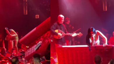 τραγουδίστρια Αναστασία στην πίστα κατά τη διάρκεια του περιστατικού με τον καναπέ