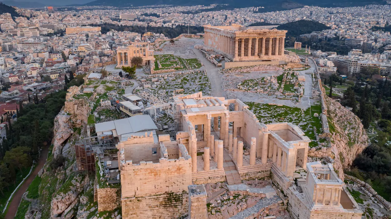 Ακρόπολη Αθήνας – τουρκικό δημοσίευμα καταγγέλλει την Ελλάδα για παραγκωνισμό της οθωμανικής κληρονομιάς