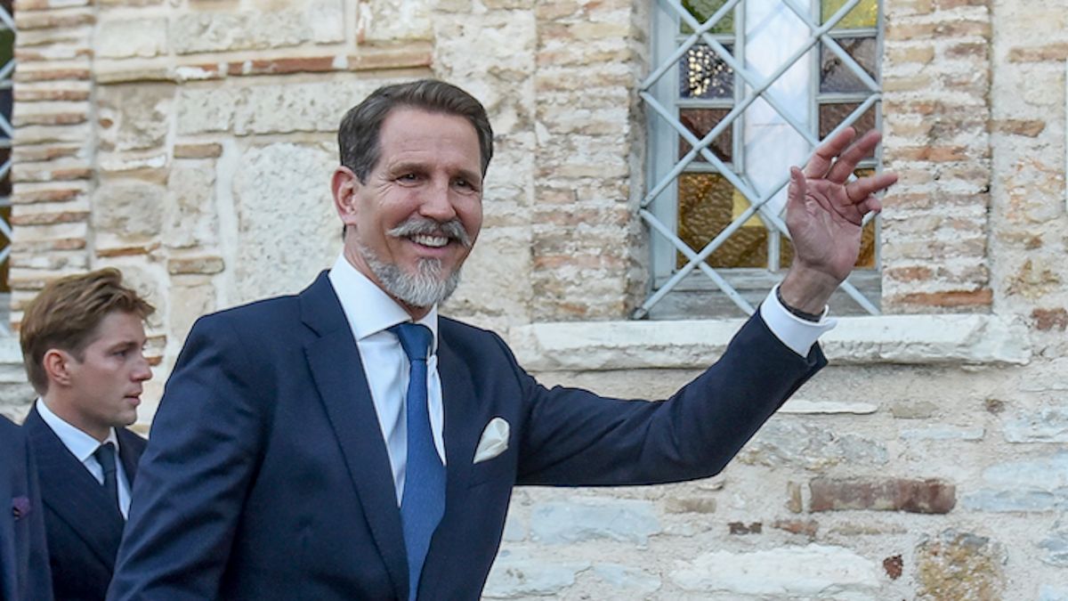 Ο Παύλος Ντε Γκρες κατά την άφιξή του στα στούντιο Κάπα για τη συνέντευξη στον Νίκο Χατζηνικολάου