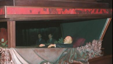 Το Μαυσωλείο του Λένιν στην Κόκκινη Πλατεία και ιστορικό αρχείο από τη μελέτη του εγκεφάλου του