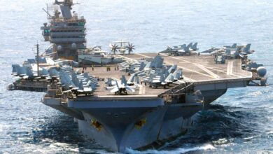 Το αεροπλανοφόρο USS Abraham Lincoln στην κεφαλή της αμερικανικής αρμάδας